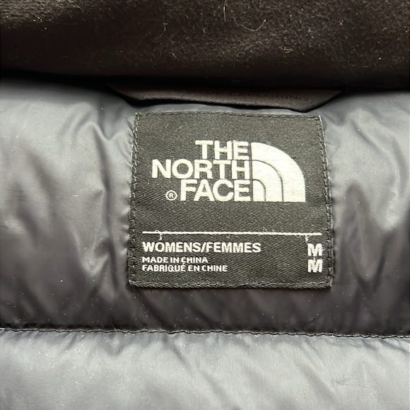 The North Face Black Puffer Jacket Winter-Weight Insulation. Medium - Picture 4 of 14